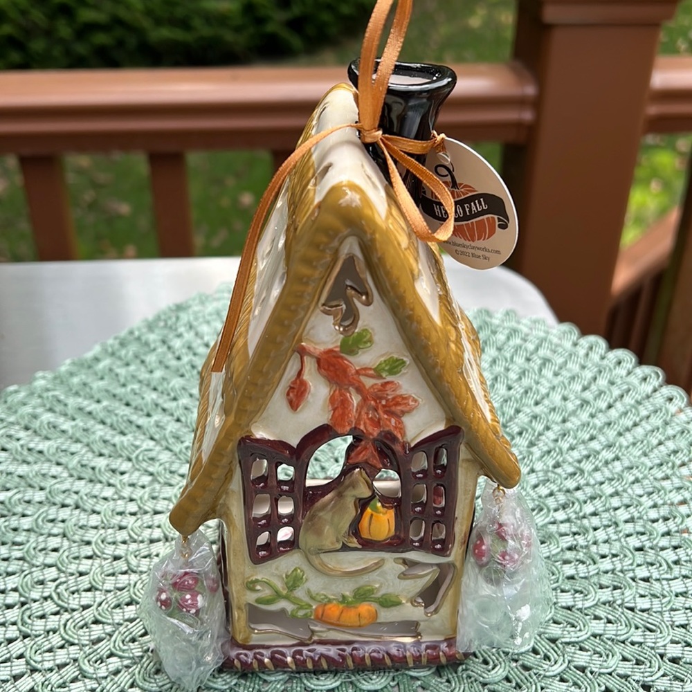 New BlueSky Heather Goldminc Hello Fall Cottage candle lite figurine